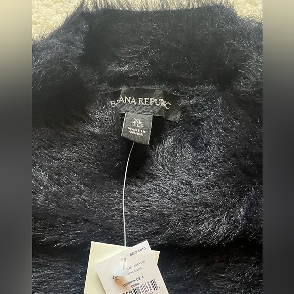 Women’s Banana Republic Sweater - Picture 3 of 11